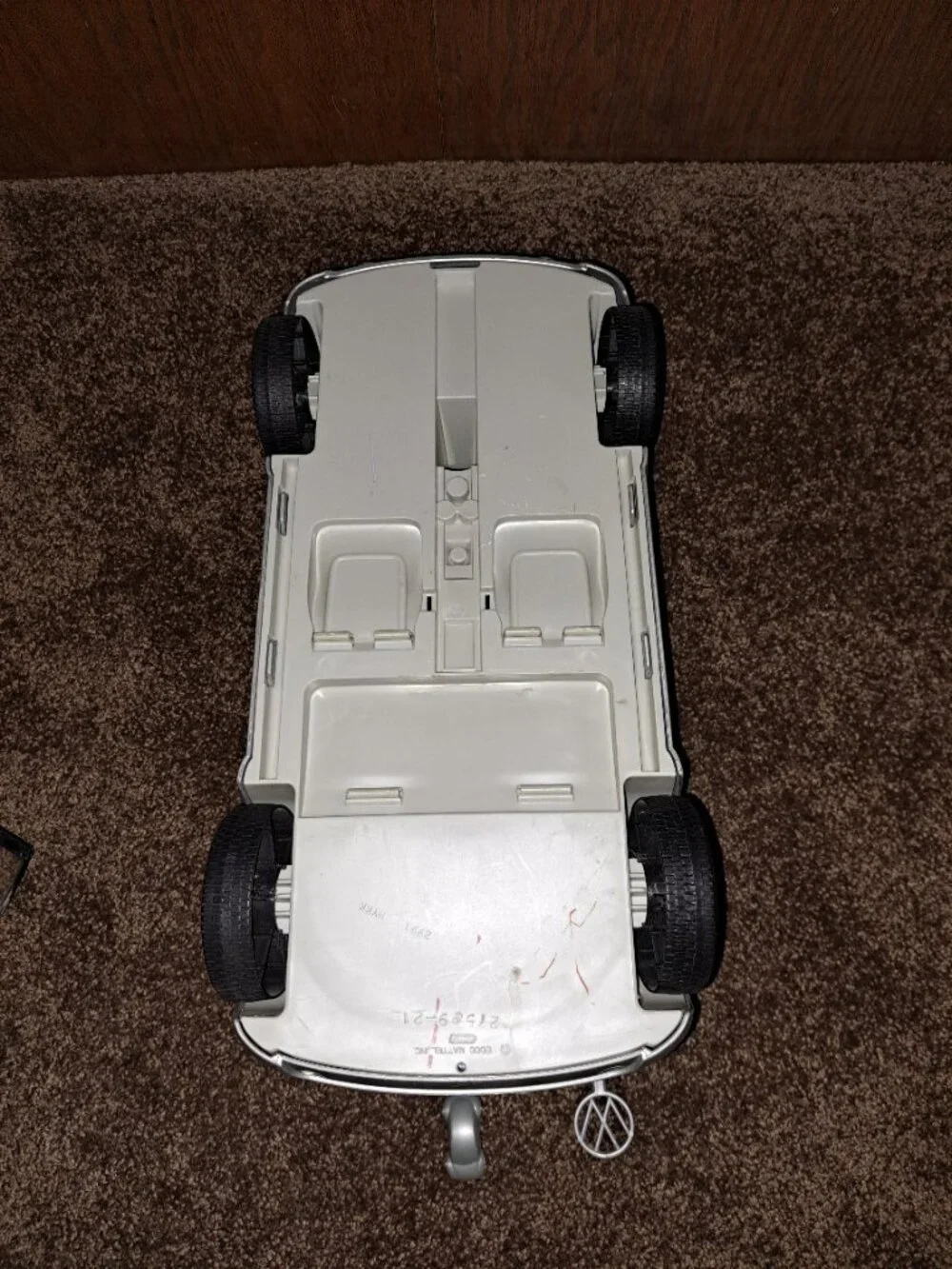 Vintage 2000 Mattel Barbie Silver Volkswagen Beetle toy car with flower decals - Picture 11 of 14